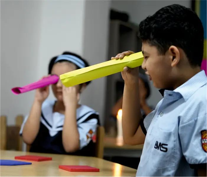 Hands-on Discovery: Young explorers unravel the mystery of light’s linear journey through the pinhole experiment