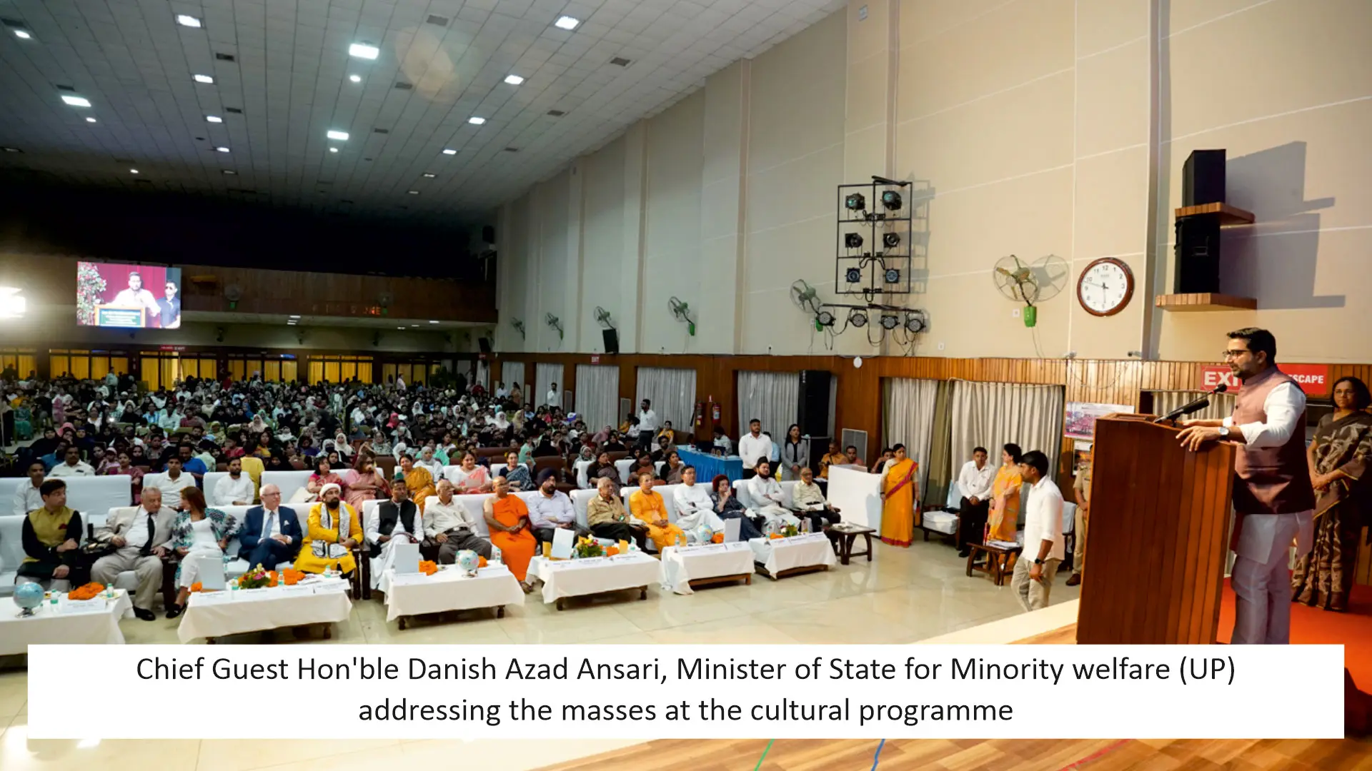 Chief Guest Hon’ble Danish Azad Ansari, Minister of State for Minority welfare (UP) addressing the masses at the cultural programme