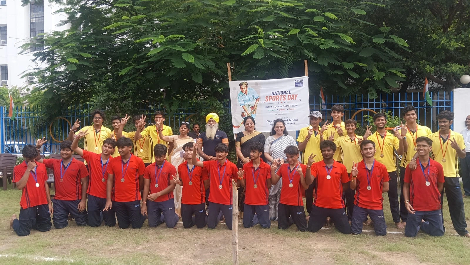 CMS Rajendra Nagar Campus I students with Chief Guest, Mr Amar Jeet Singh and CMS Leadership, Senior Principal Mrs Jayashree Krishnan, and Principal Ms Khyati Lamba, on the occasion of National Sports Day