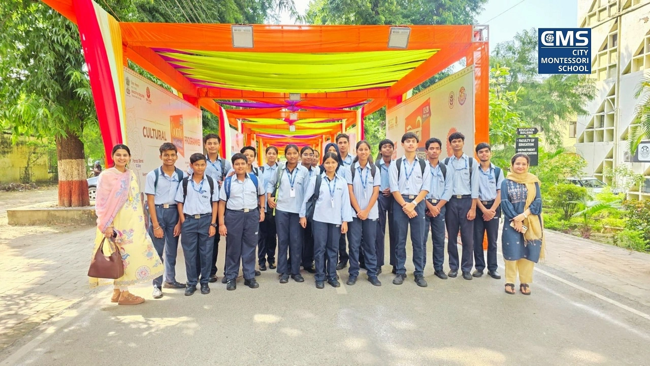 Students of City Montessori School, excited to meet their Space Hero ‘Shux’ at the Gomti Book Fair