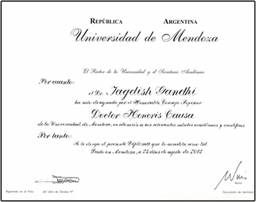 Dr Jagdish Gandhi receiving the honorary doctorate in law given by the University of Mendoza, Republic of Argentina on 23rd August 2012 (b)