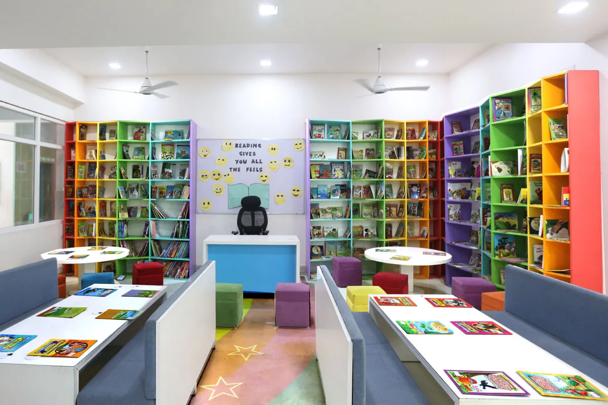 library-at-city-montessori-school (10)