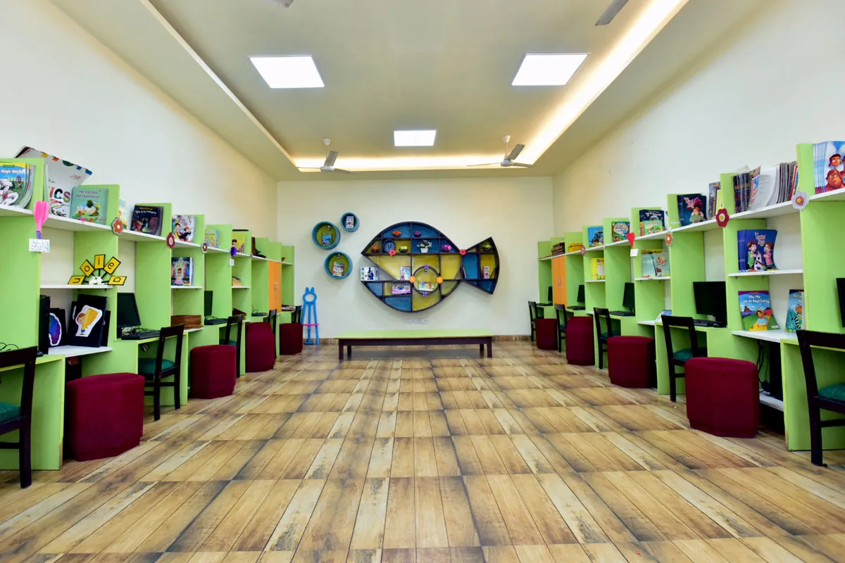 library-at-city-montessori-school (2)