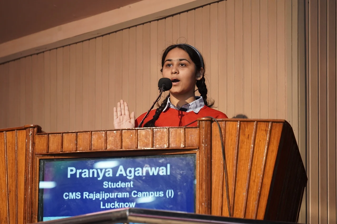 Pranya Agarwal of CMS Rajajipuram Campus I administered the Students' Pledge at the Meritorious Students' Felicitation Function 2026